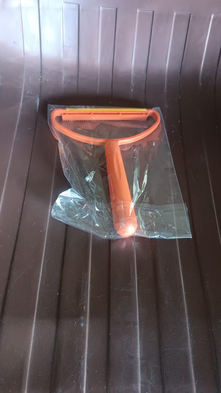 2-in-1 Portable Lint Remover – Long-Handle Brush & Sticky(1 Pc)