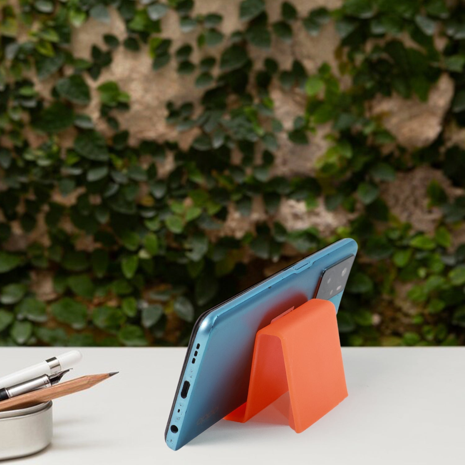 Durable Plastic Mobile Phone Stand with Angled Support (1 Pc / Mix Color)