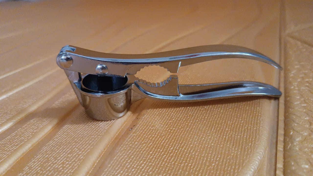 2 in1 Garlic Masher Premium Garlic Press &amp; Walnut Cracker Opener (1 Pc)