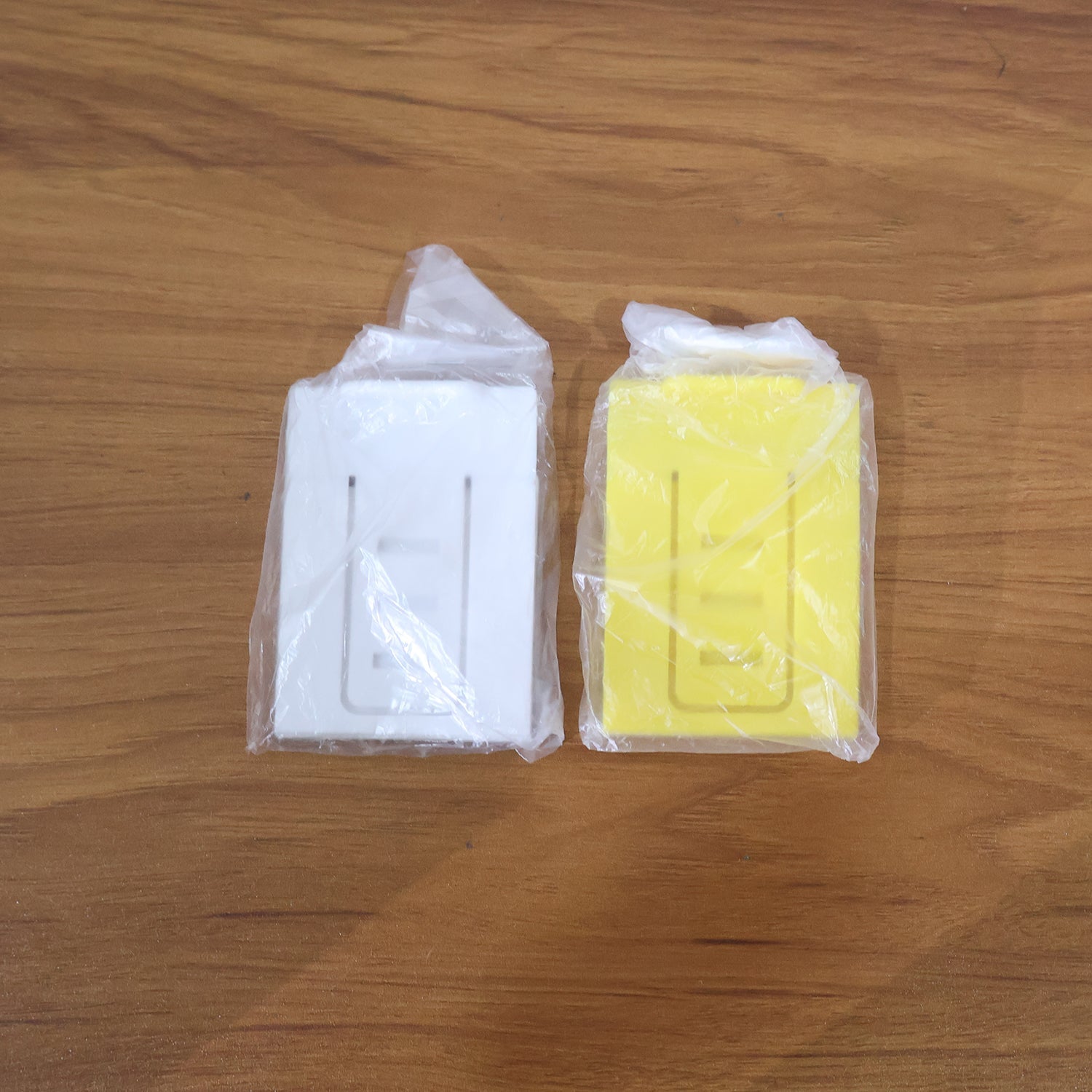 Adjustable Foldable Plastic Mobile Phone Stand (1 Pc / Mix Color)